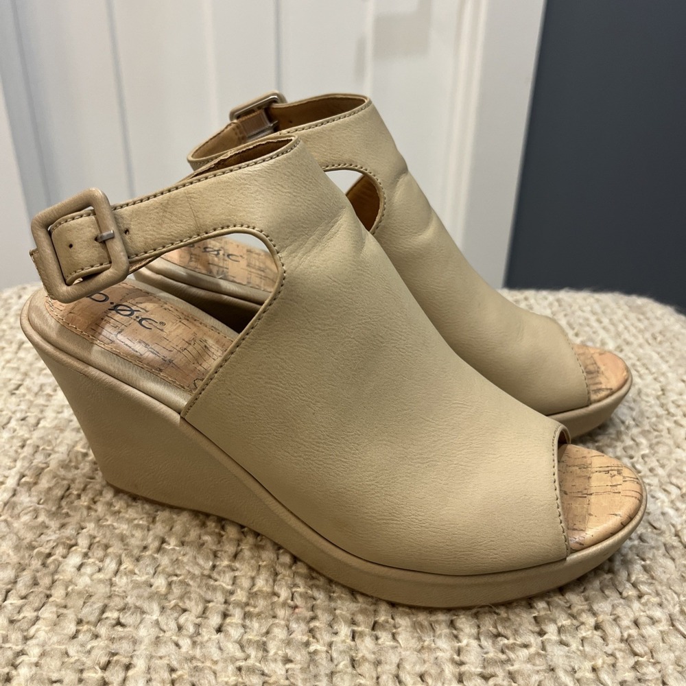 BORN b.o.c Women's Sophie Platform Wedge‎ Mule Size 10 M Beige Tan